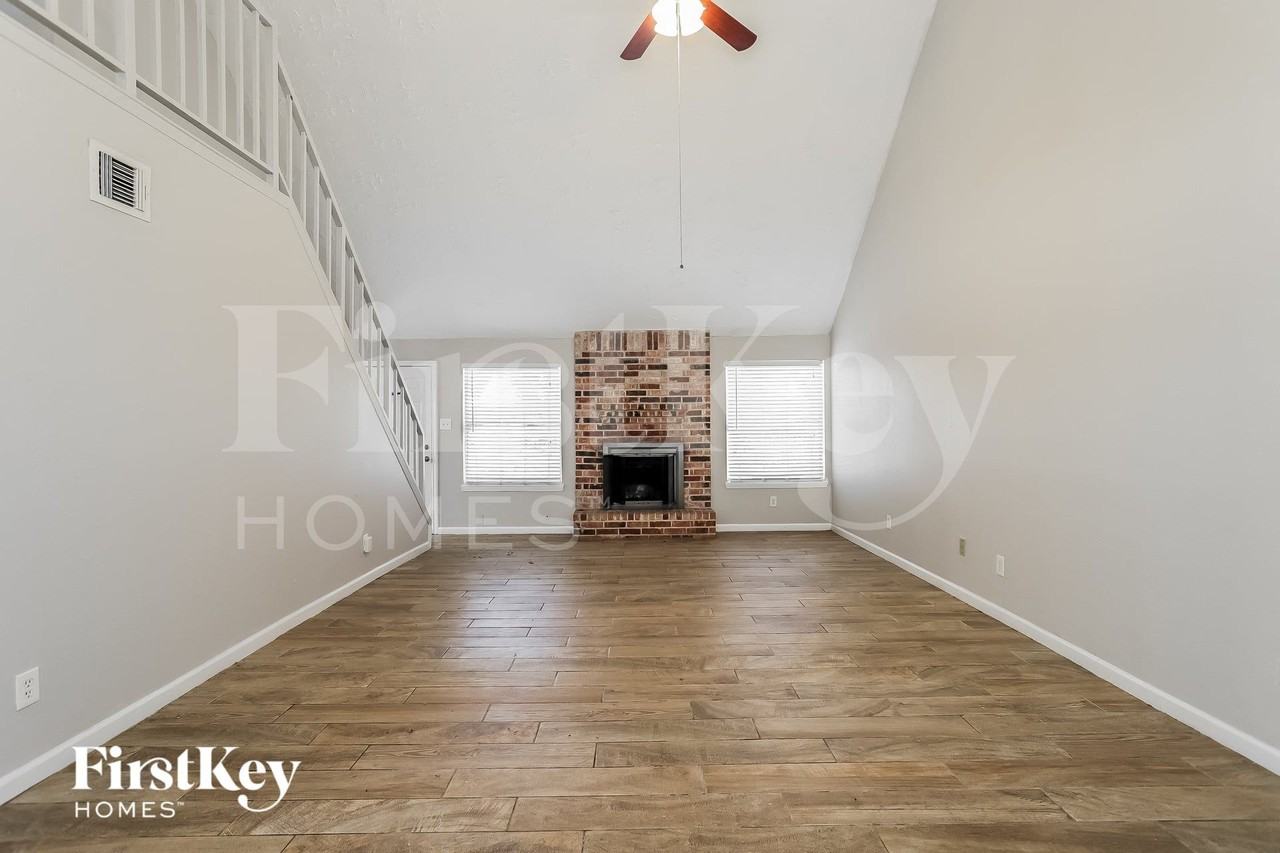 20239 Misty Pines Dr - Photo 4 of 16