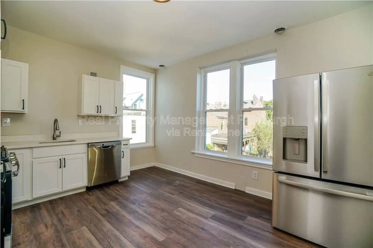 2123 Sidney St - Photo 4 of 15