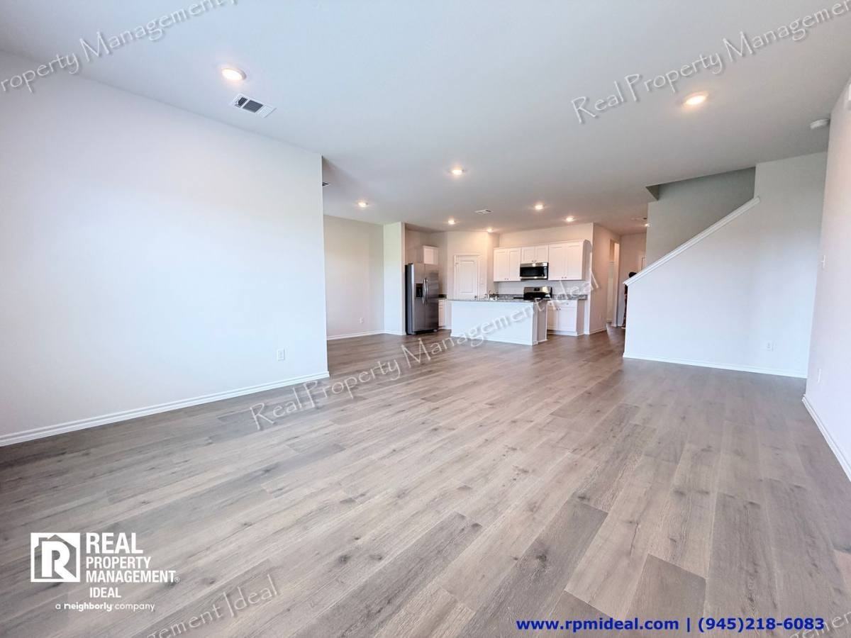 617 Edge Hill Ln - Photo 3 of 10