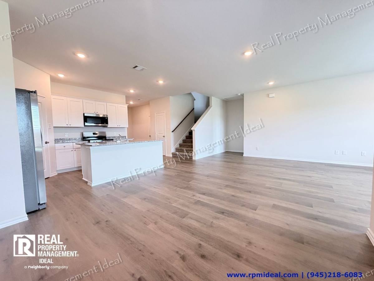 617 Edge Hill Ln - Photo 4 of 10