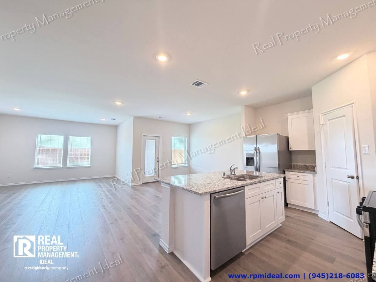 617 Edge Hill Ln - Photo 5 of 10