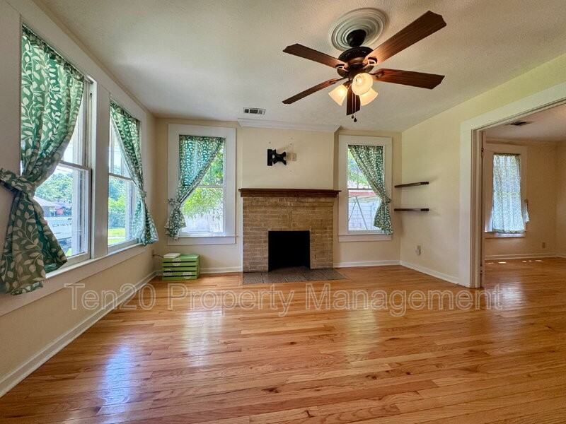 1507 14th Ct - Photo 3 of 16