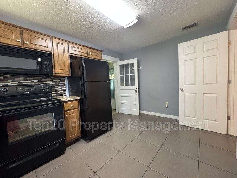 1507 14th Ct - Photo 7 of 16