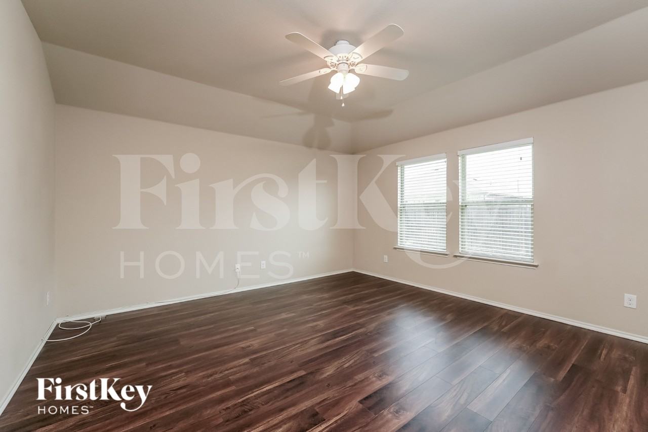 1800 Arbordale Way - Photo 4 of 17