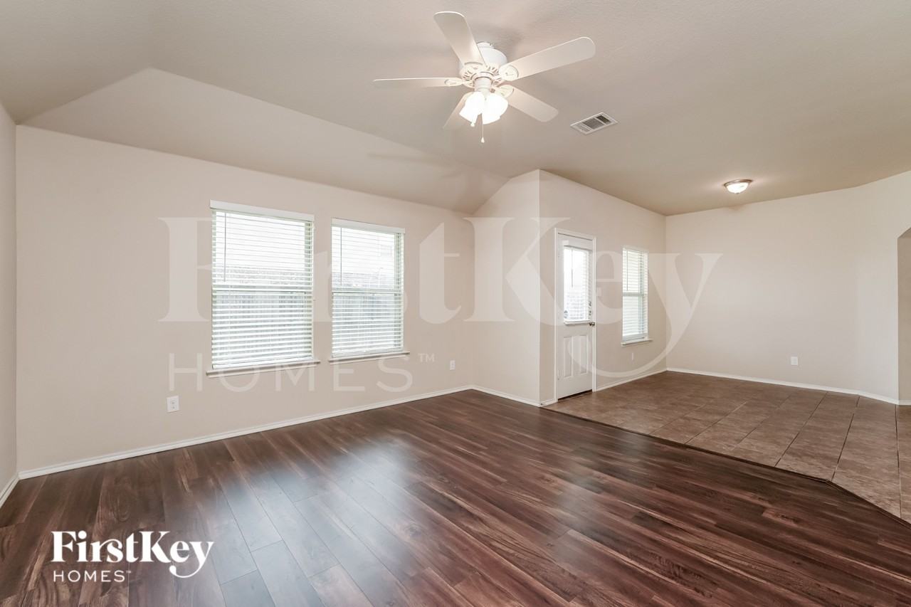1800 Arbordale Way - Photo 5 of 17