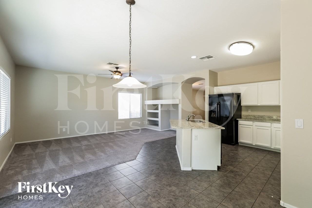 14251 W Crocus Dr - Photo 5 of 15