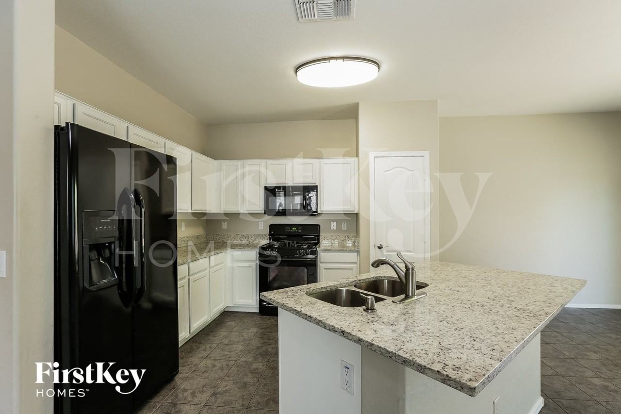 14251 W Crocus Dr - Photo 6 of 15