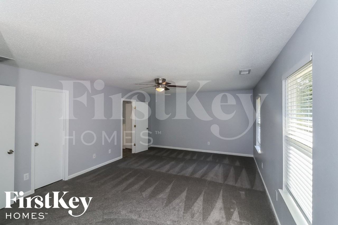 1033 Sycamore Ln - Photo 6 of 16