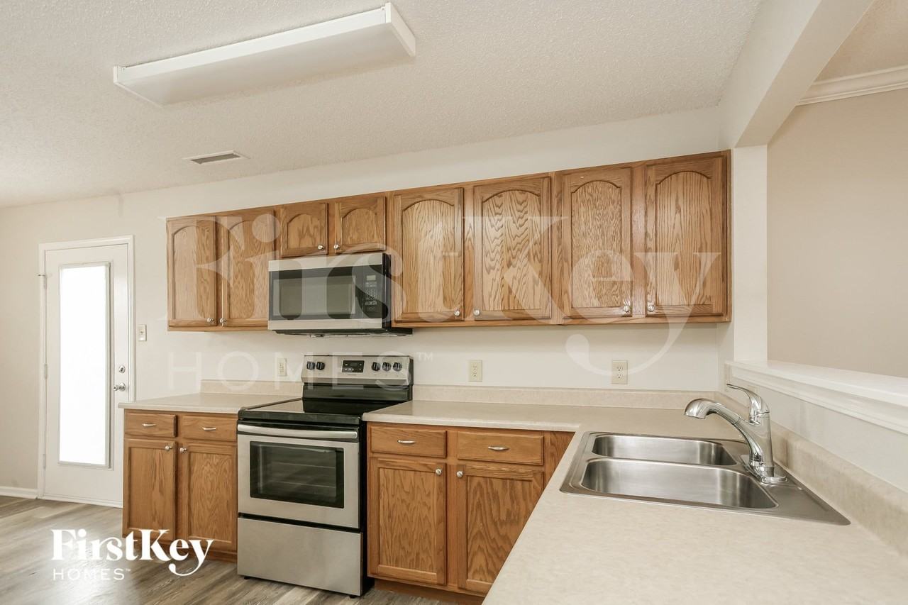 10064 Split Rock Way - Photo 7 of 15