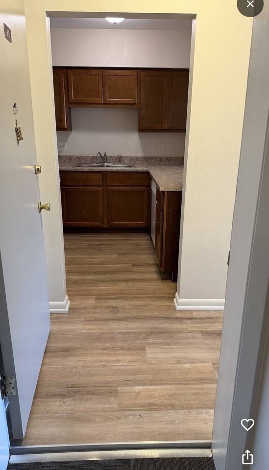 1333 W Fairview Ave #3H - Photo 2 of 5