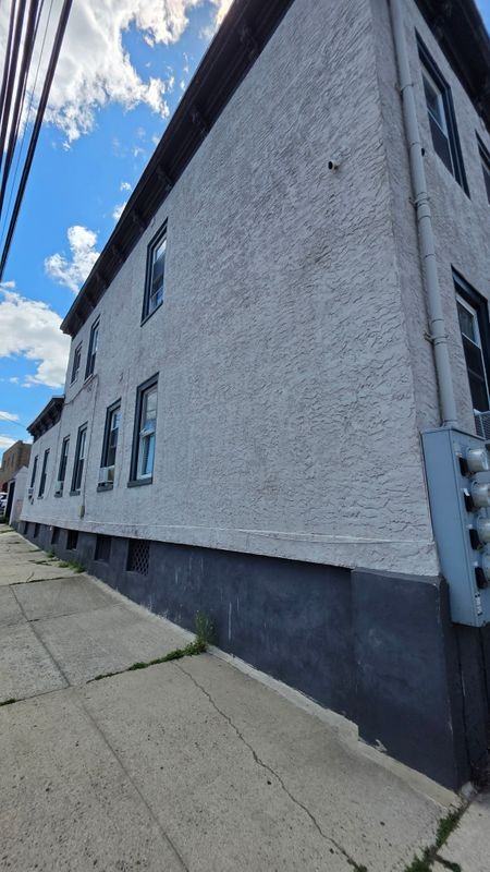 1201 67th St - Photo 2 of 14
