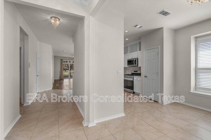 118 Portsmouth Dr - Photo 6 of 25