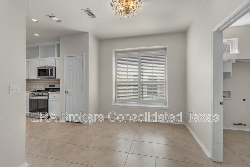 118 Portsmouth Dr - Photo 7 of 25