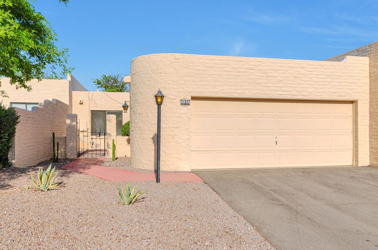5342 N Camino De La Culebra