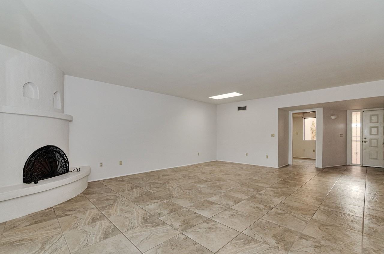 5342 N Camino De La Culebra - Photo 3 of 14