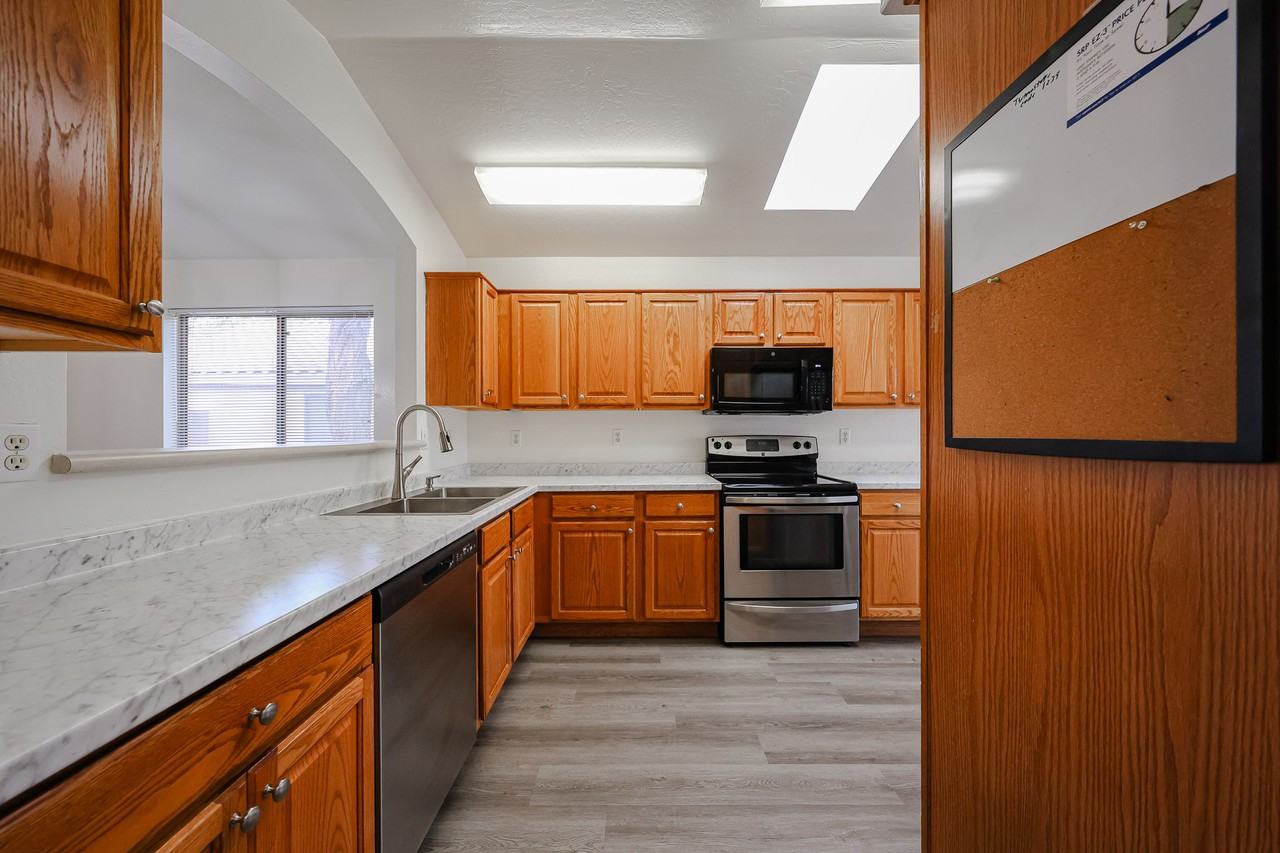 10845 E Dragoon Ave - Photo 5 of 40