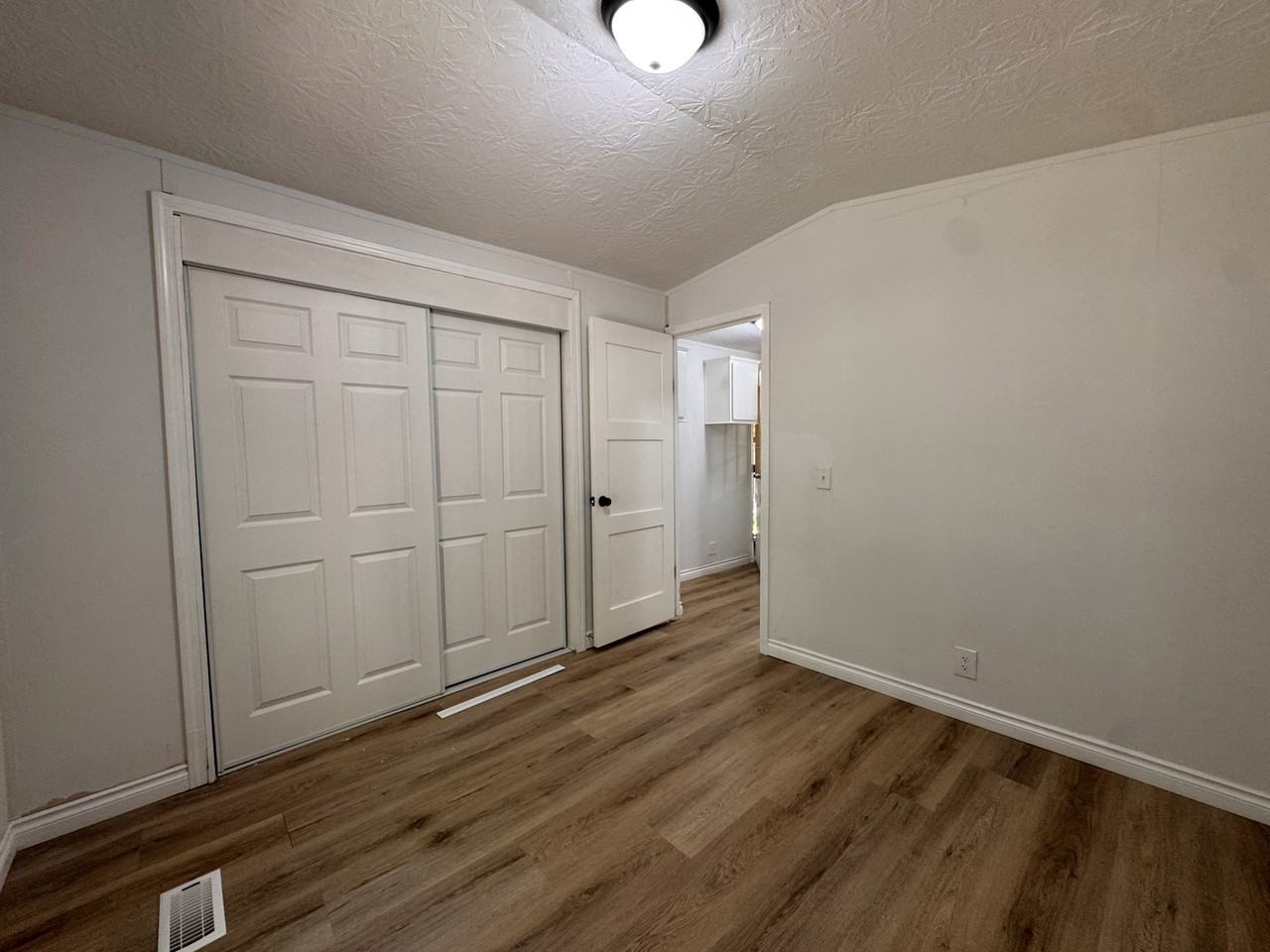 100 E Kilmarnock Rd - Photo 5 of 12