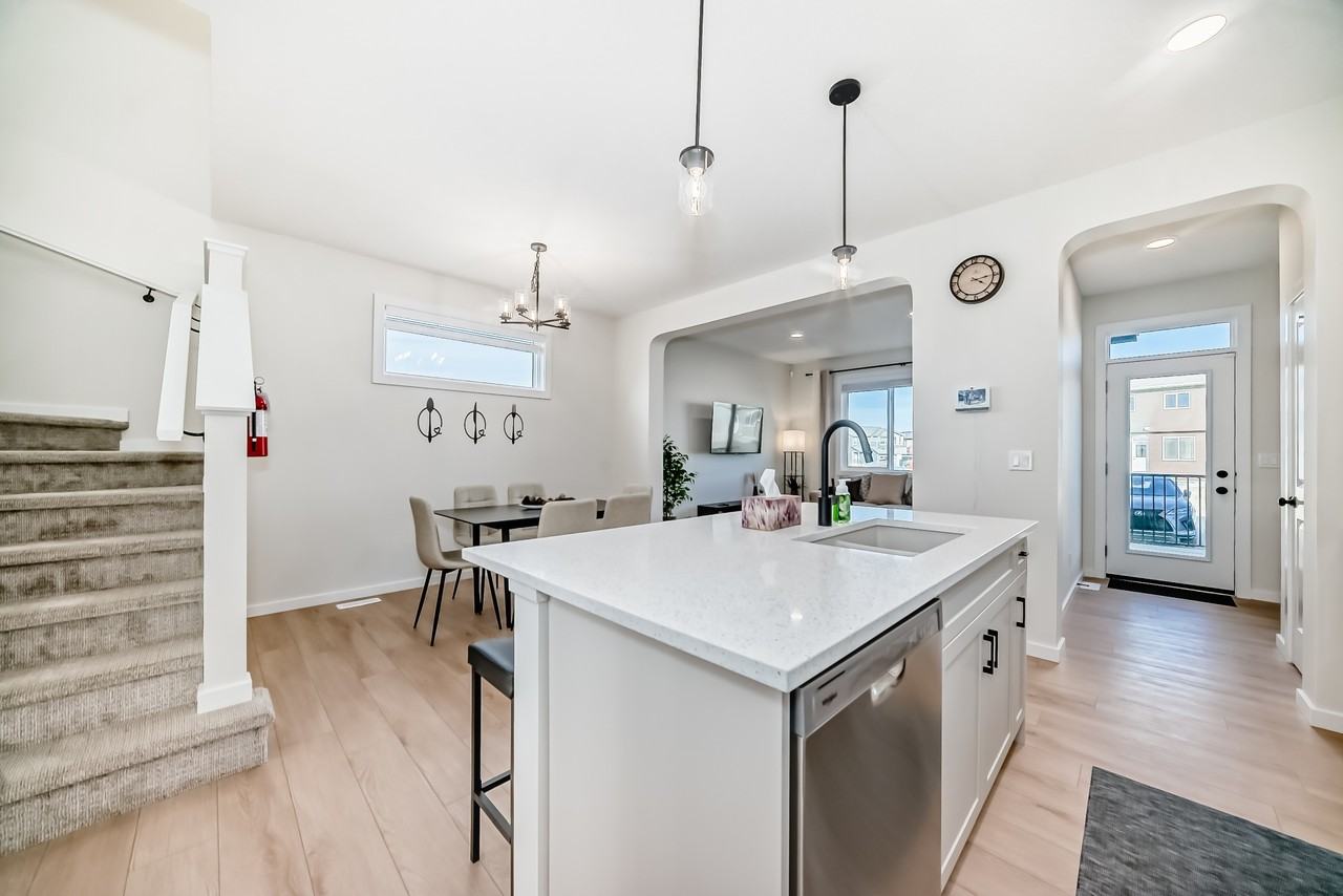 560 Lewisburg Place Ne - Photo 4 of 50