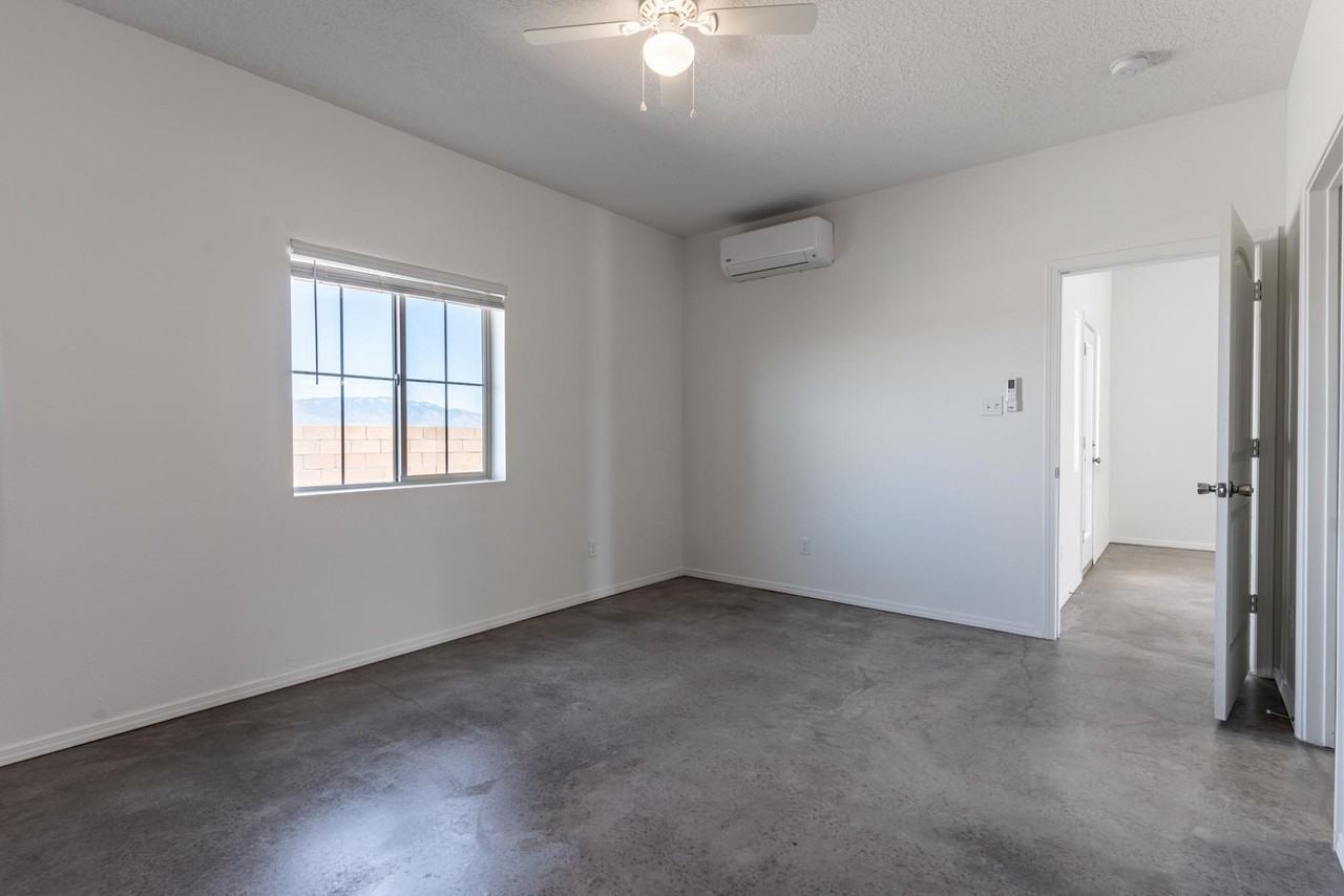 1517 Meadowlark Ln Se - Photo 3 of 28