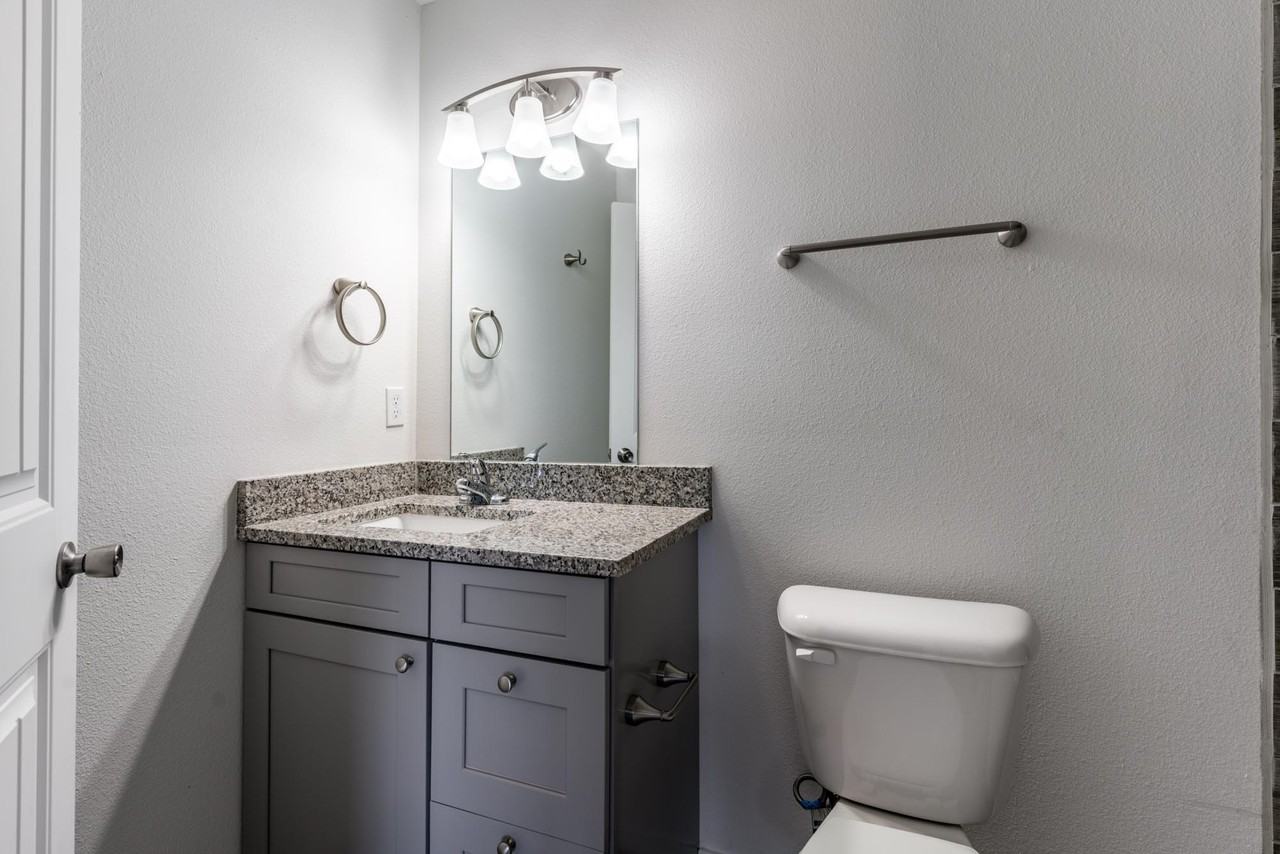 1517 Meadowlark Ln Se - Photo 4 of 28