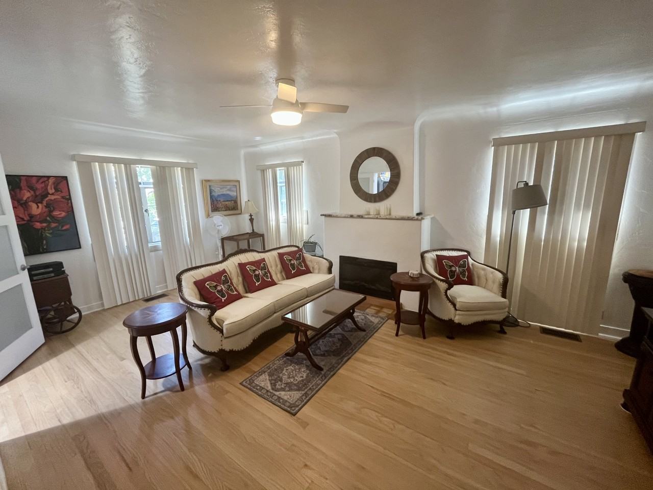 439 Lafayette Pl Ne - Photo 4 of 20