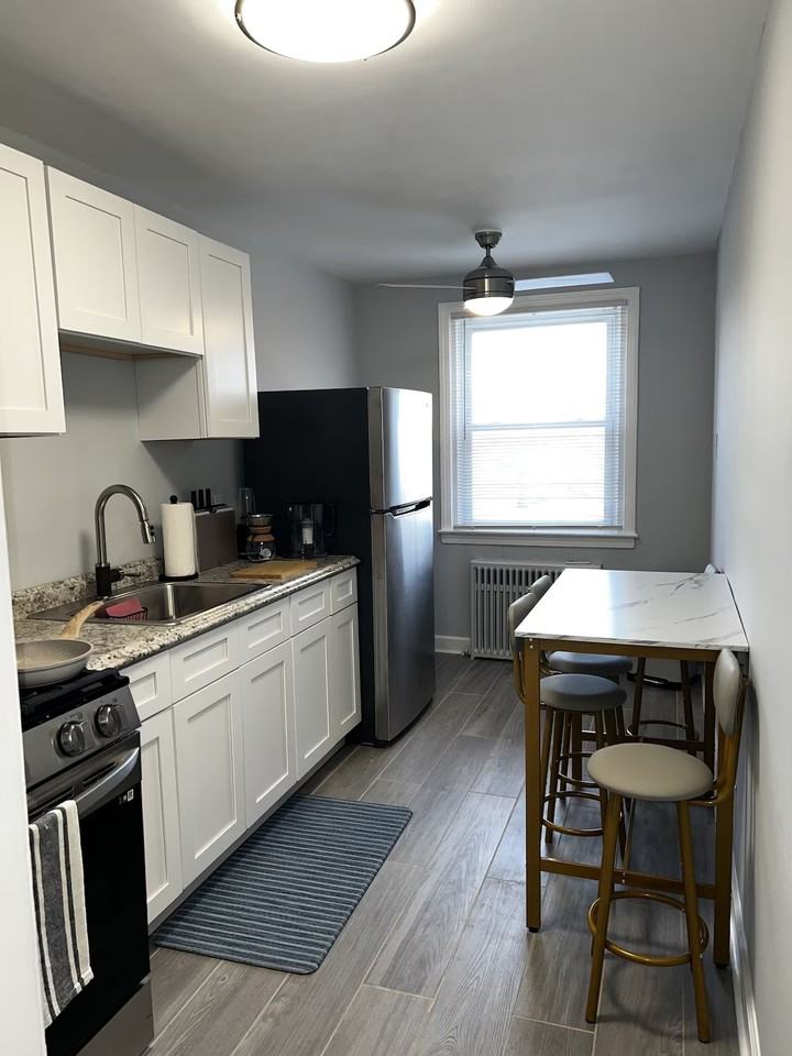2127 E Washington Ln #2 - Photo 4 of 15