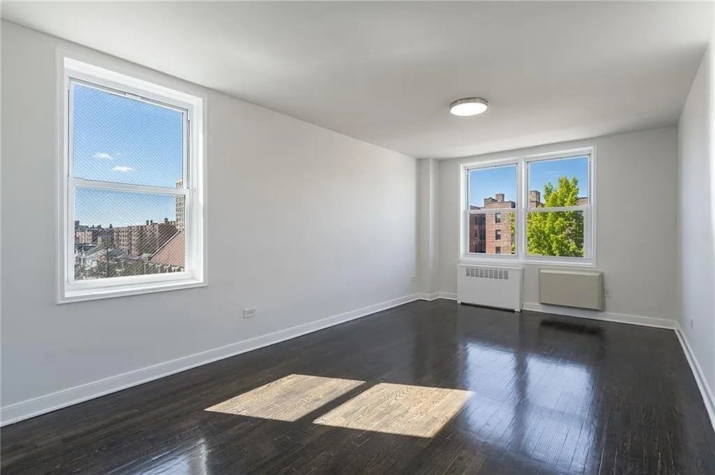515 E 7th St - Photo 5 of 9