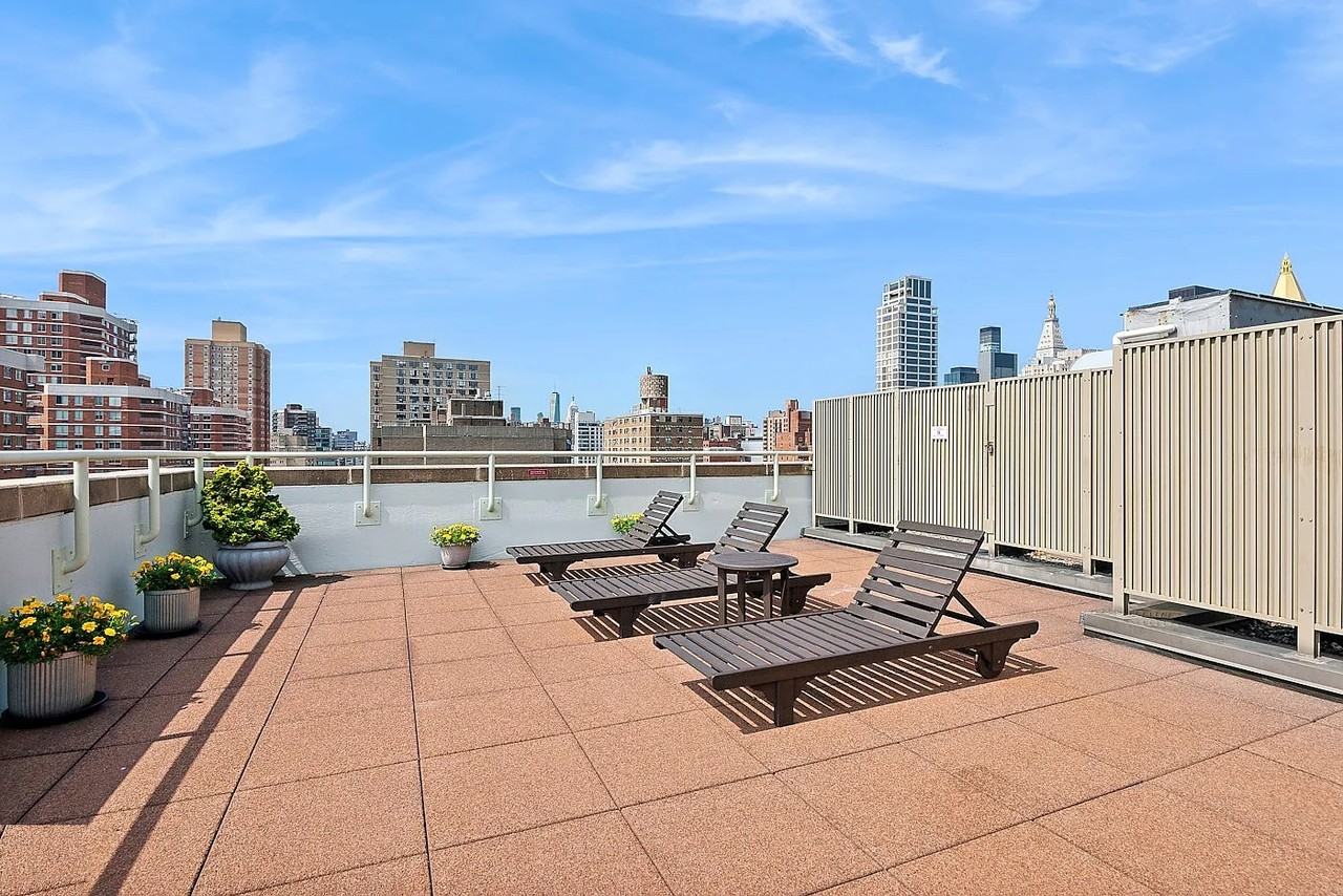 250 E 30th St - Photo 5 of 10