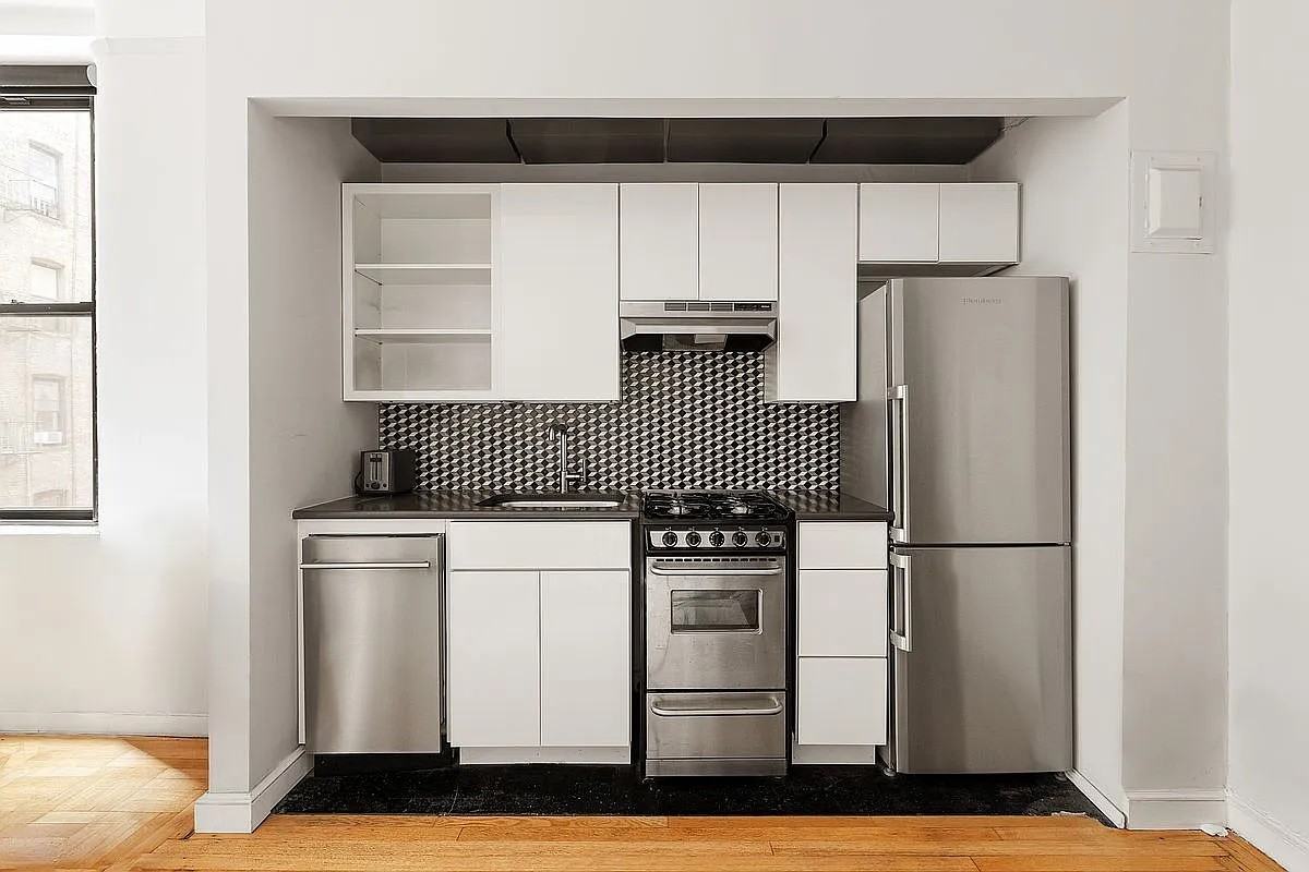 504 W 110th St - Photo 4 of 5