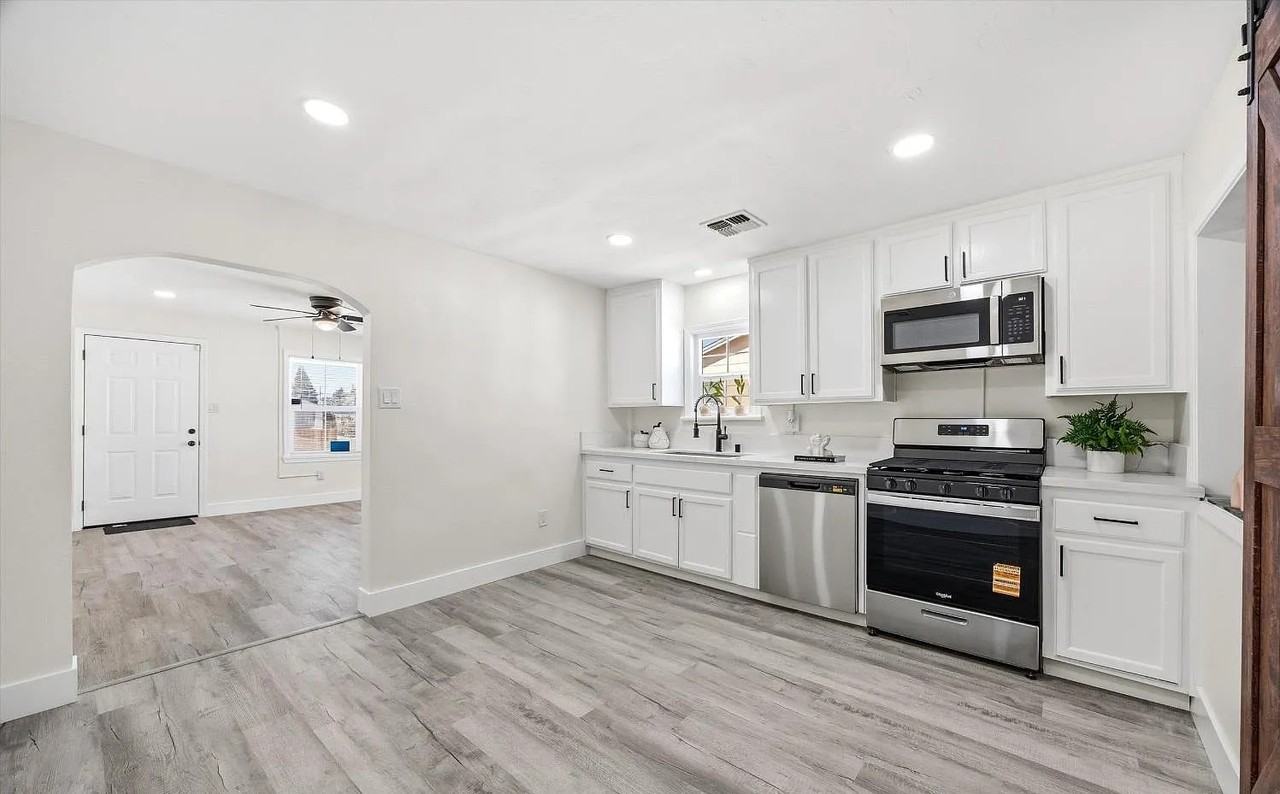 1109 Wilson Ave - Photo 2 of 15