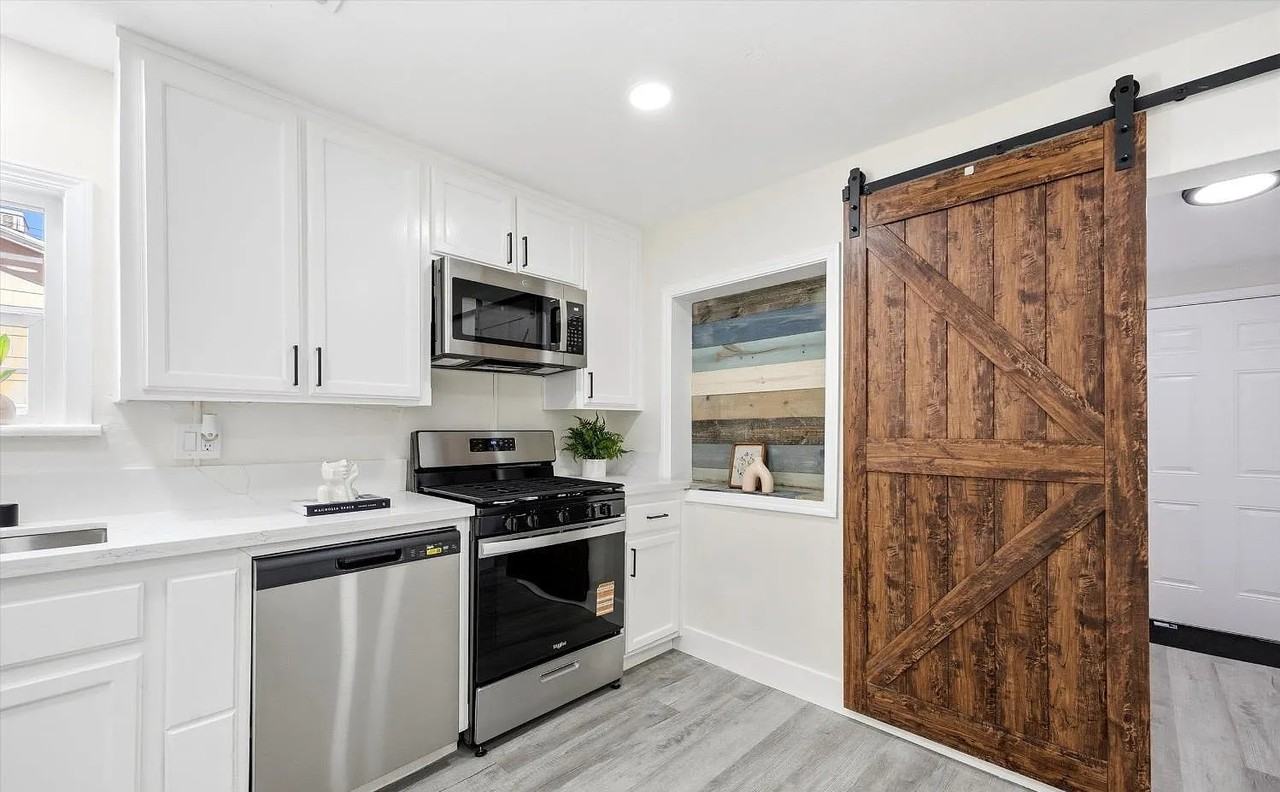 1109 Wilson Ave - Photo 3 of 15
