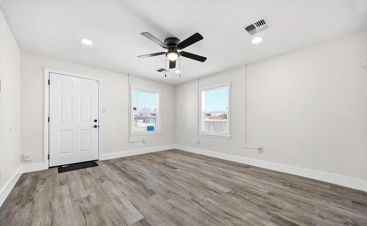 1109 Wilson Ave - Photo 5 of 15