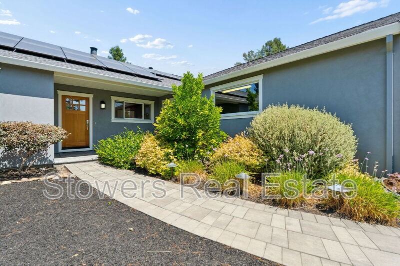 1099 Larch Ave - Photo 2 of 43