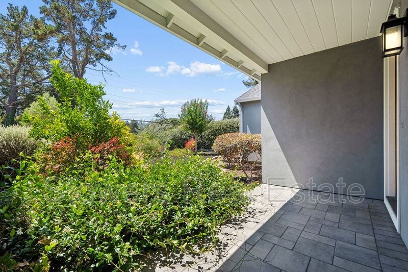 1099 Larch Ave - Photo 4 of 43