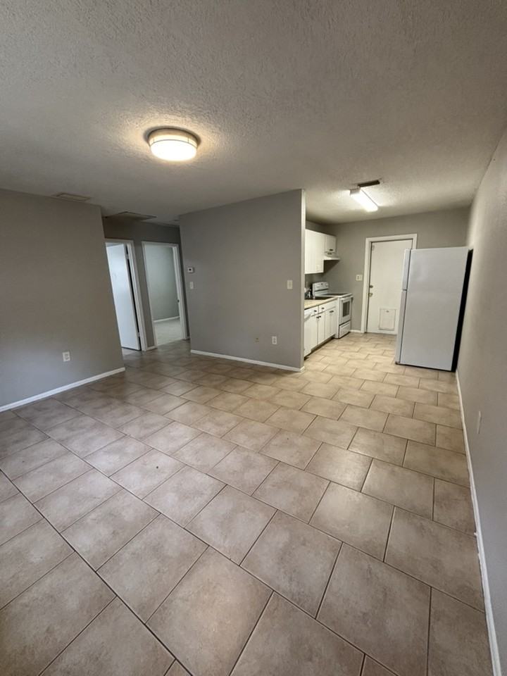 10117 N Aster Ave - Photo 3 of 11