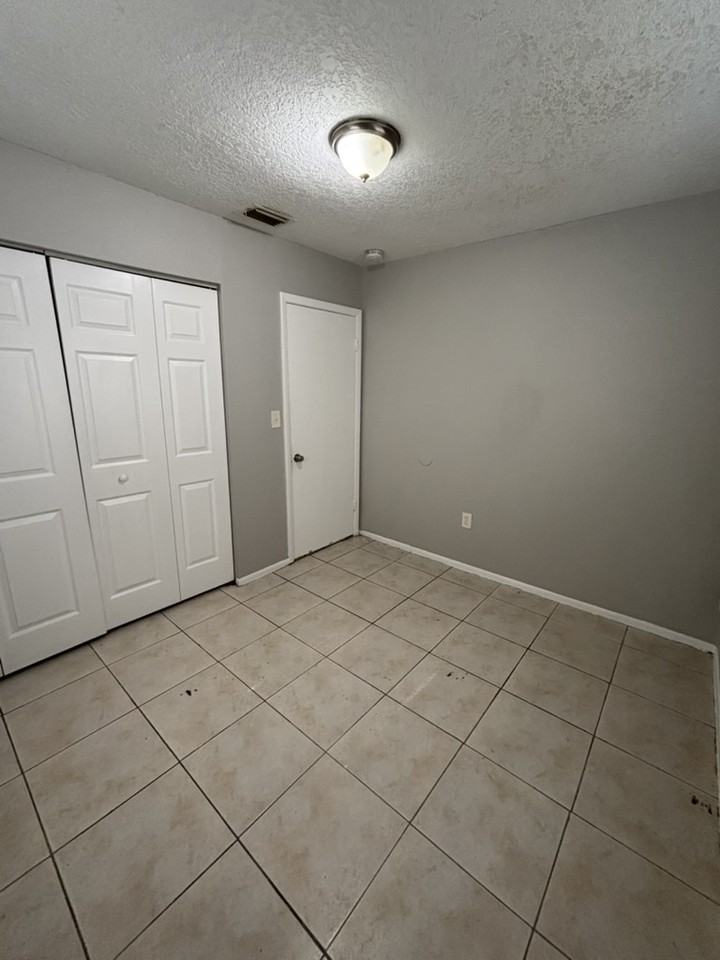 10117 N Aster Ave - Photo 4 of 11