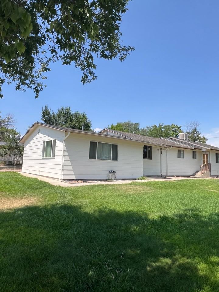 2101 N 10th St #B - Photo 2 of 11