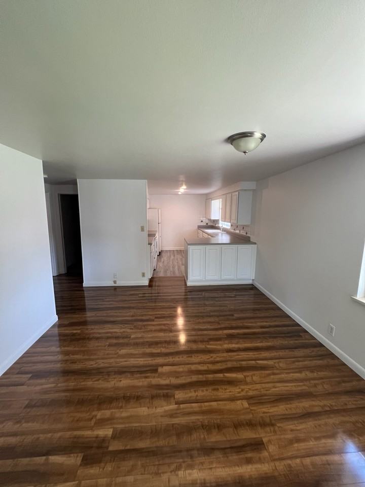 2101 N 10th St #B - Photo 4 of 11