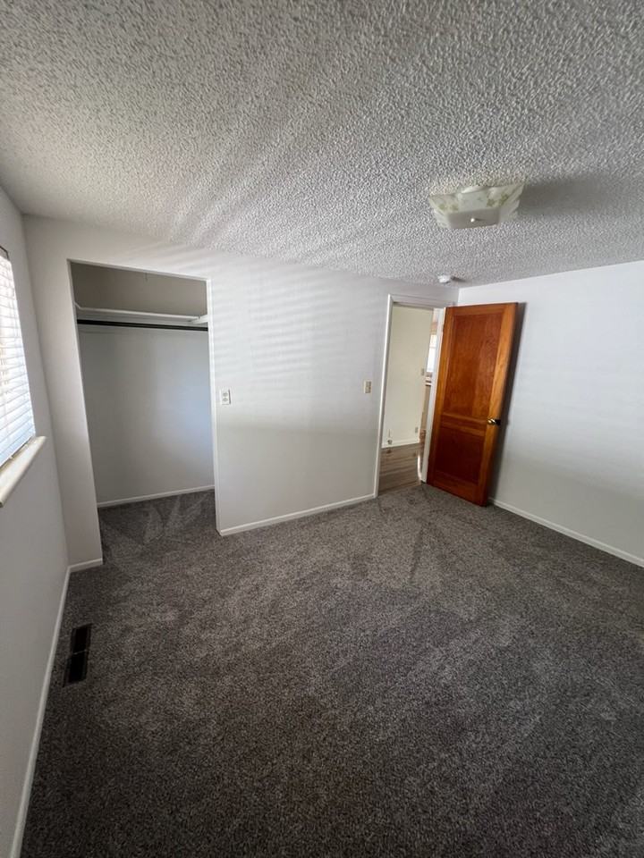 2101 N 10th St #B - Photo 5 of 11