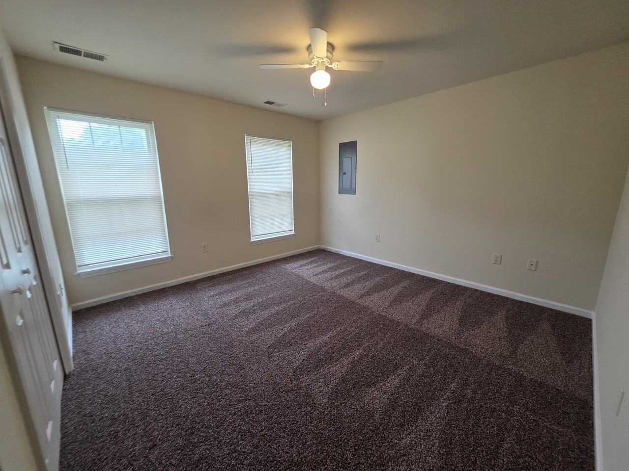 811 Roger St - Photo 5 of 15
