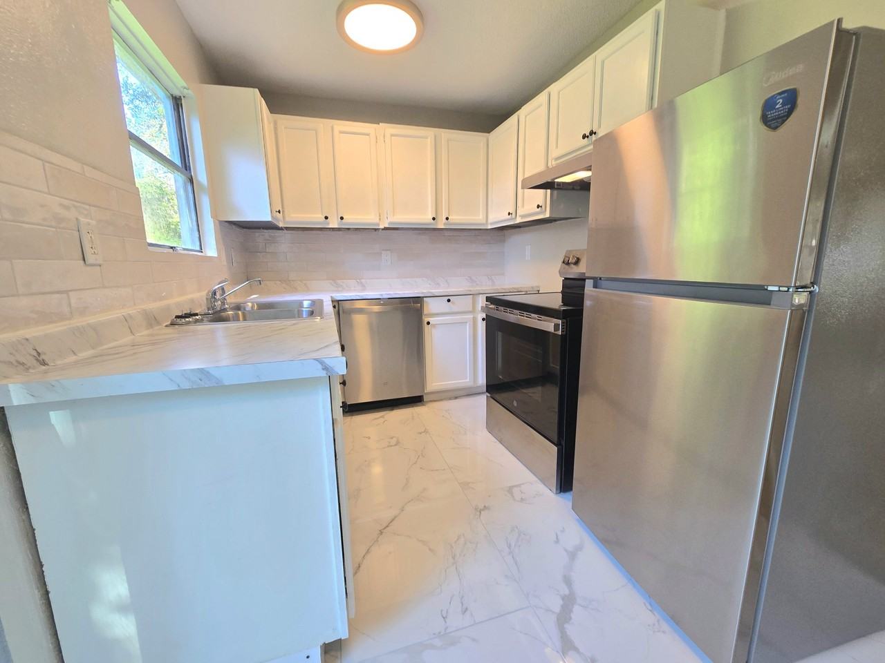 1017 Fremont Ave - Photo 5 of 20