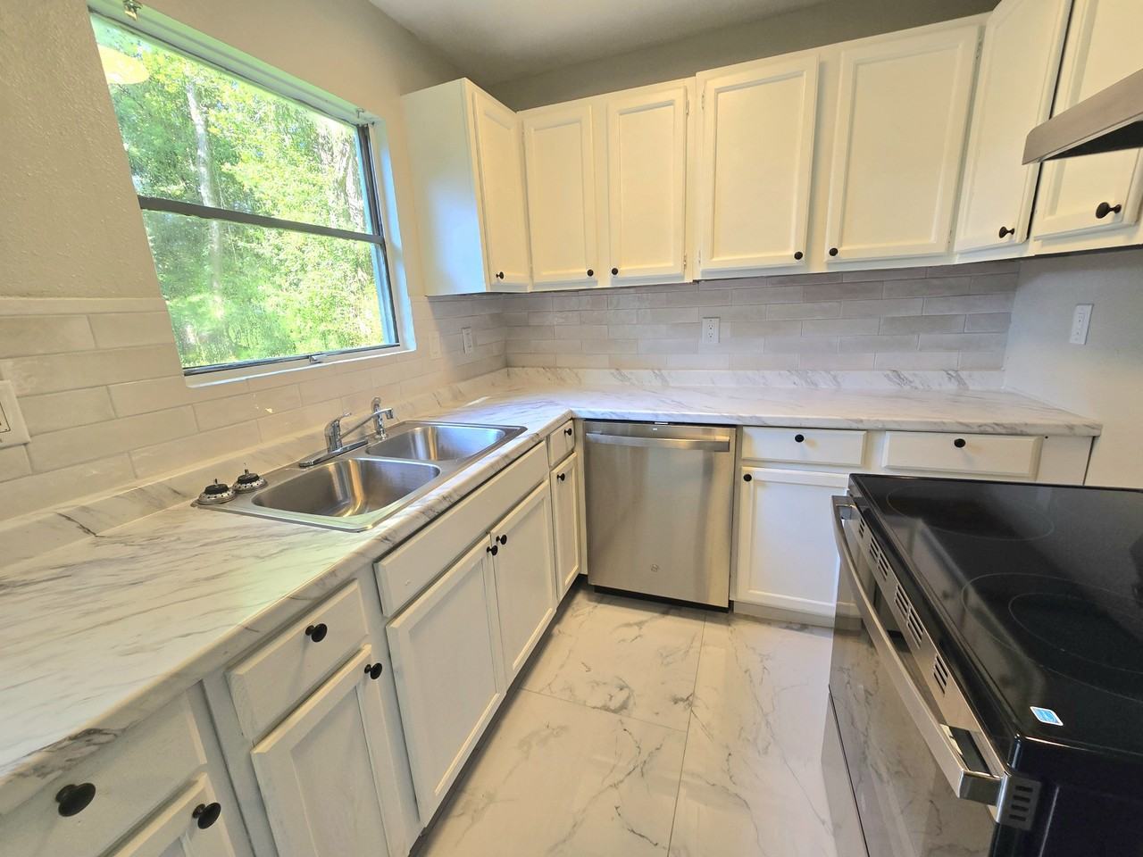 1017 Fremont Ave - Photo 6 of 20