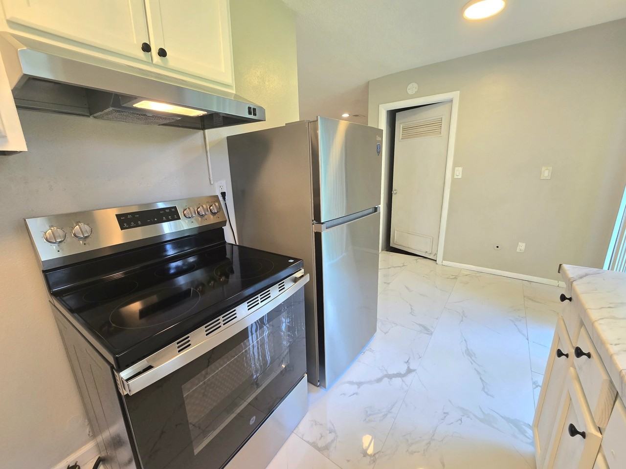 1017 Fremont Ave - Photo 7 of 20