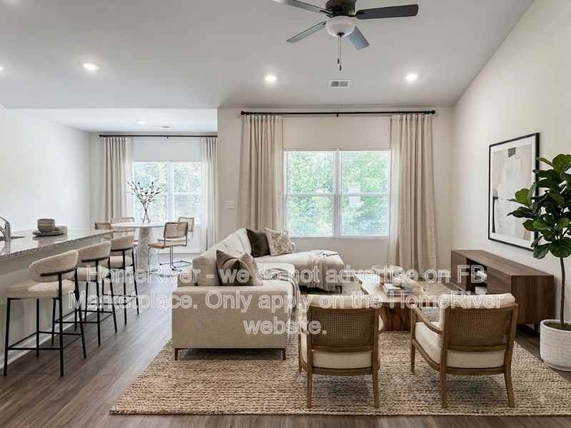 389 Chedworth Dr - Photo 3 of 25