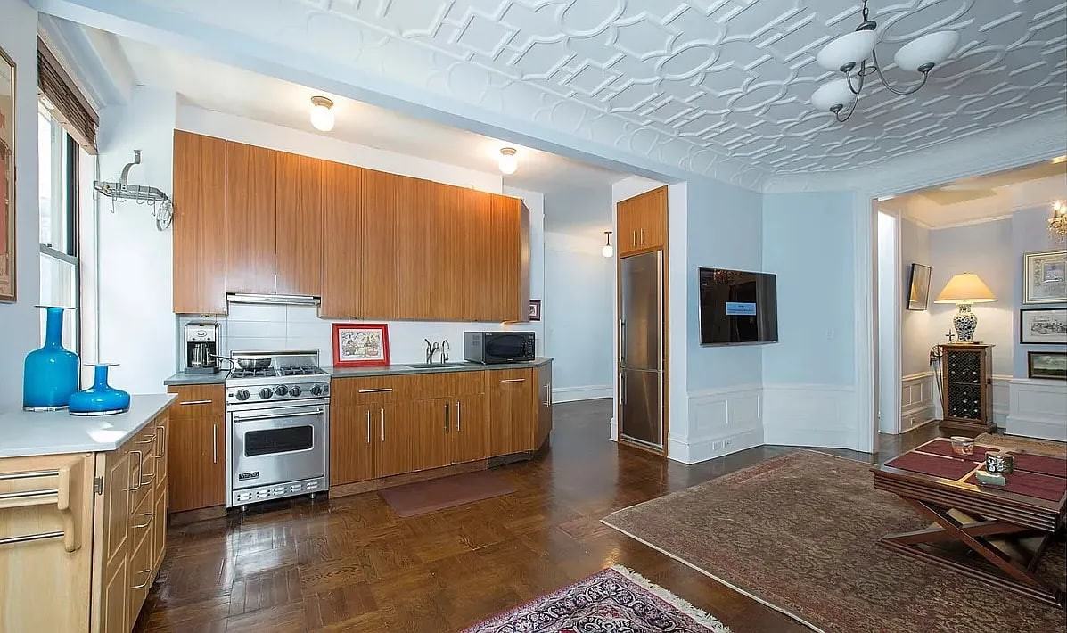 200 W 54th St - Photo 2 of 4