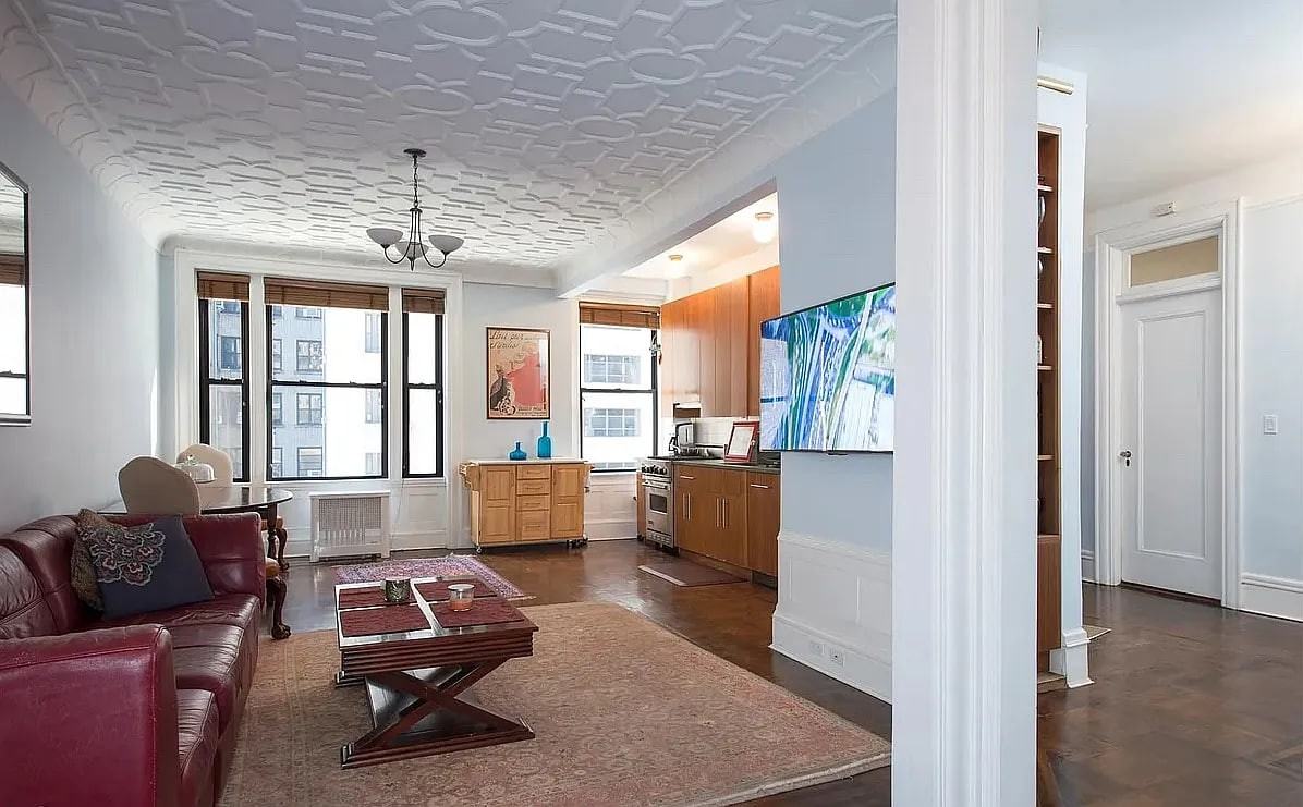 200 W 54th St - Photo 3 of 4