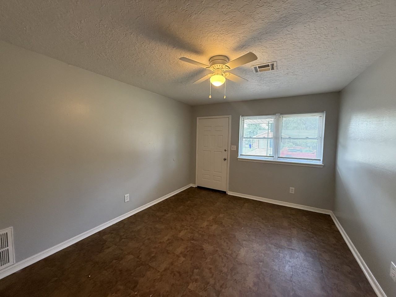 1320 Parkwoods Ter - Photo 3 of 16