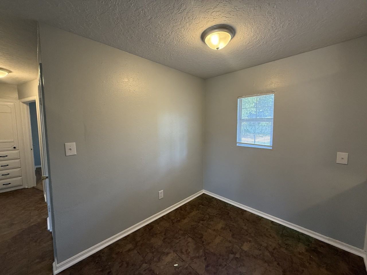 1320 Parkwoods Ter - Photo 5 of 16