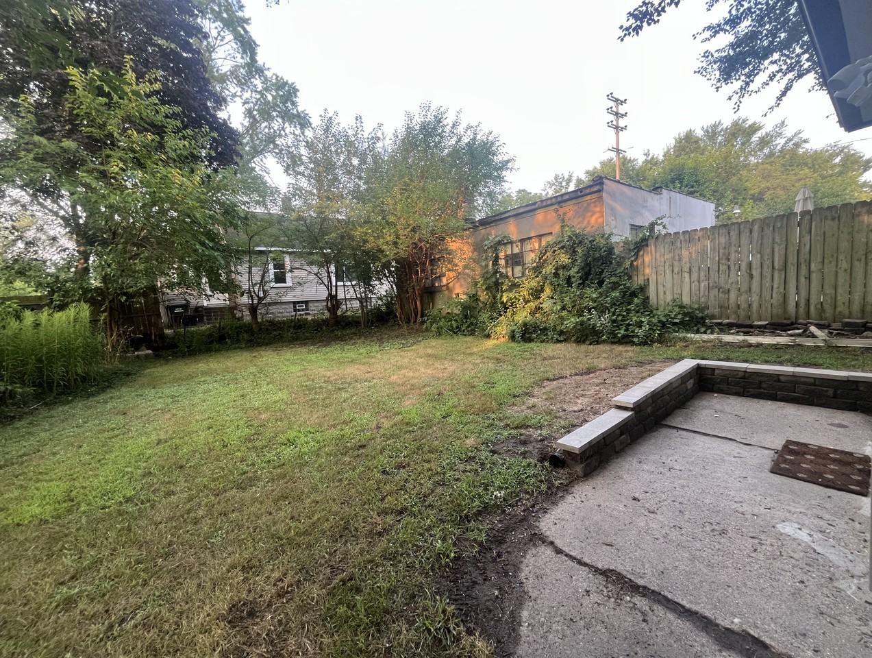 925 Windsor Ave - Photo 2 of 14