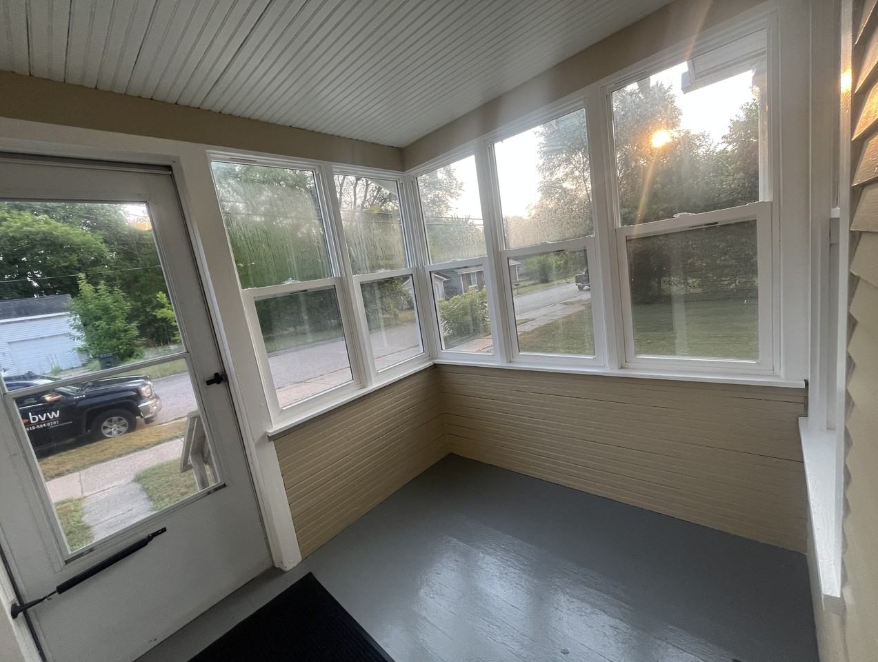 925 Windsor Ave - Photo 3 of 14